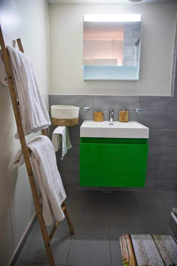 Chill Home : Appartement Cocooning Avec Jacuzzi Grandson エクステリア 写真